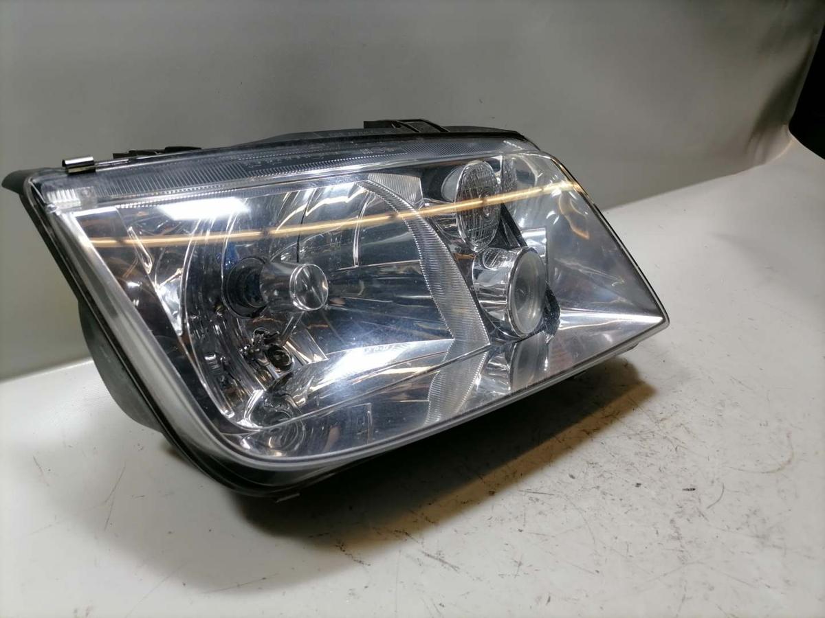 VW Bora original Scheinwerfer vorn rechts Halogen Bj.1998